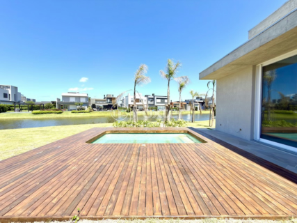 Image 7 - 887987