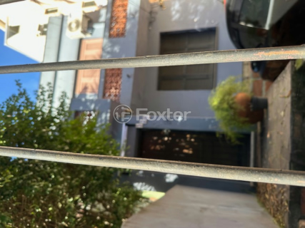 Image 7 - 888051