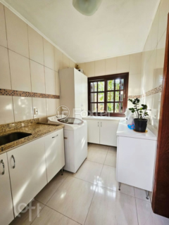 Image 7 - 888071