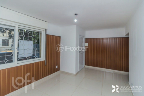 Image 4 - 888139