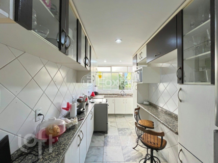 Image 12 - 888242