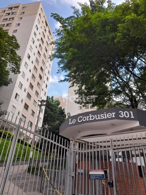 Image 17 - 888262