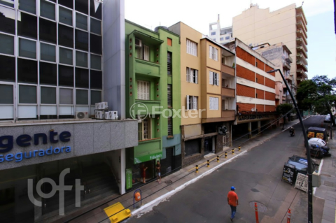 Image 17 - 888347