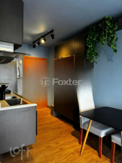 Image 7 - 888358