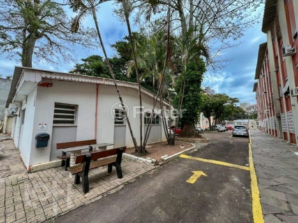 Image 17 - 888390
