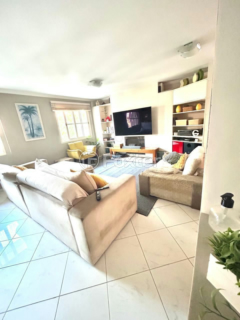 Image 3 - 888478