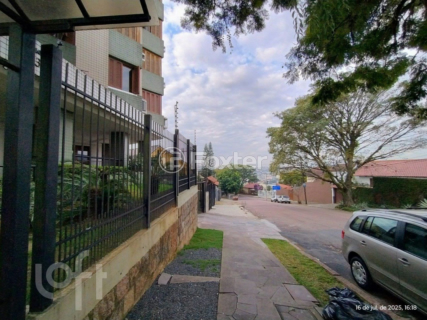 Image 29 - 888541