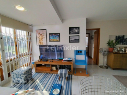 Image 10 - 888541