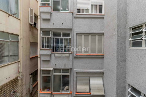 Image 10 - 888560