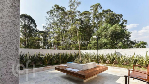 Image 11 - 888586