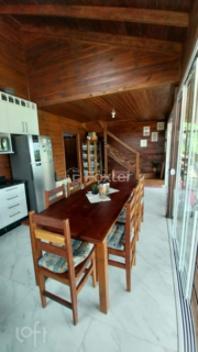 Image 10 - 888604