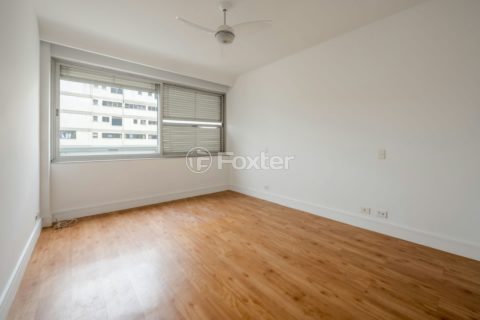 Image 8 - 888609
