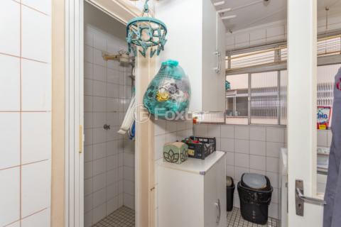 Image 32 - 888688