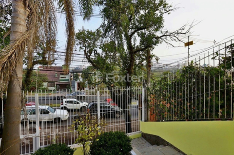 Image 10 - 888929