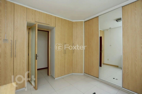 Image 8 - 888929