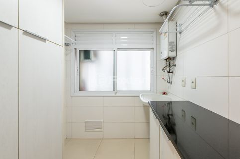 Image 11 - 889174