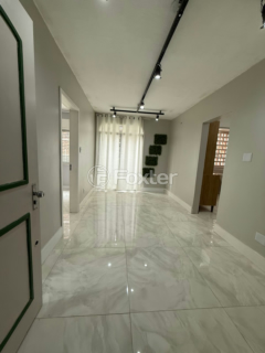 Image 1 - 889175