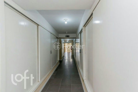Image 29 - 889517