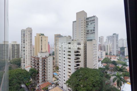 Image 2 - 889532