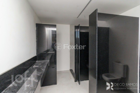 Image 38 - 889579