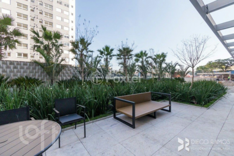 Image 37 - 889579