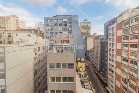 Image 4 - 889608