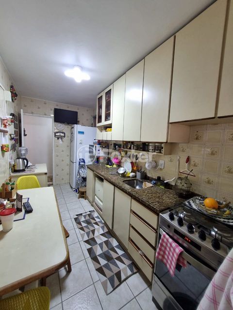 Image 3 - 889609