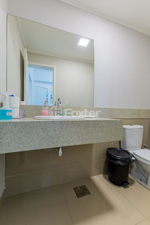 Image 7 - 889650