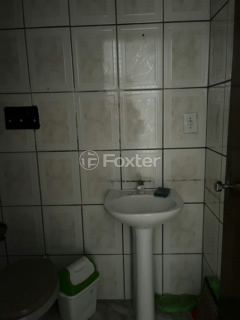 Image 7 - 889658