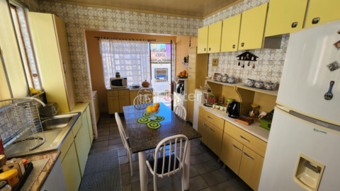 Image 8 - 889979