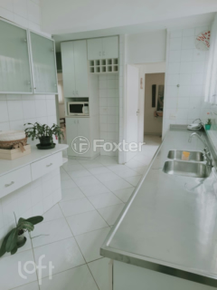 Image 1 - 889987