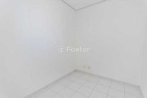 Image 33 - 890032
