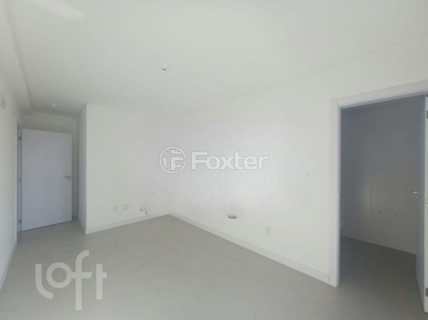 Image 4 - 890295