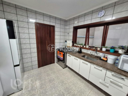 Image 4 - 890403