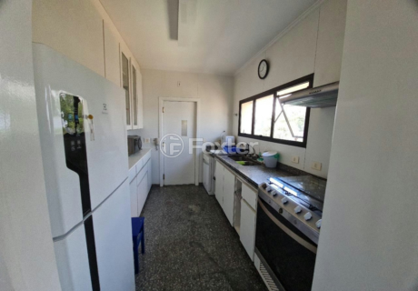 Image 8 - 890843