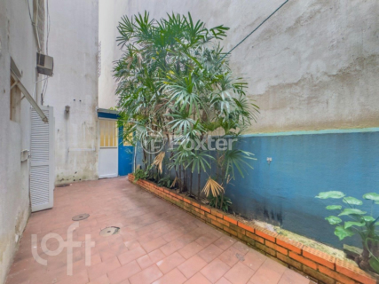 Image 6 - 890909