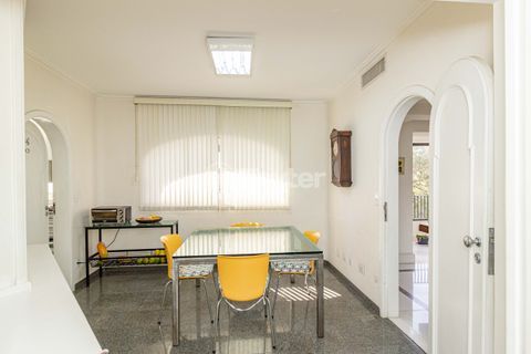 Image 17 - 891743