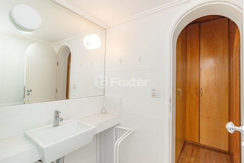 Image 37 - 891743