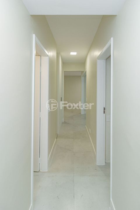 Image 10 - 891885