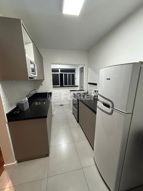 Image 4 - 891922