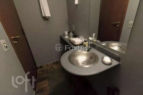 Image 40 - 892050