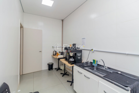 Image 32 - 892696