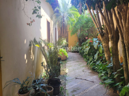 Image 9 - 893879
