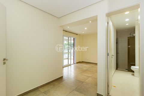 Image 32 - 893969