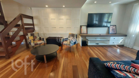 Image 3 - 894011