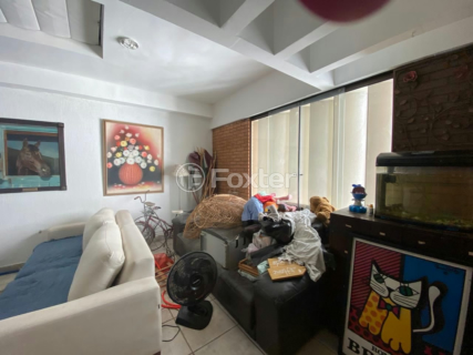 Image 7 - 894400