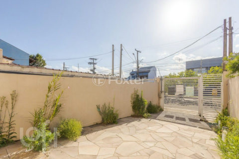 Image 19 - 895001