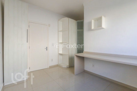 Image 11 - 895001