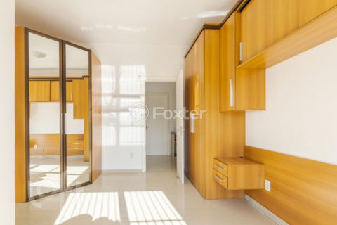 Image 7 - 895001