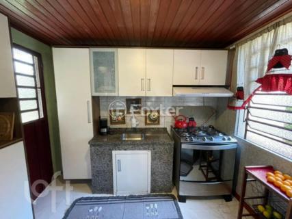 Image 19 - 895080